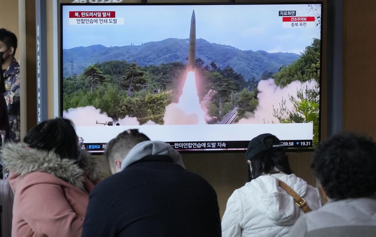 Severna Koreja je poskusno izstrelila dve balistični raketi kratkega dosega proti svojim vzhodnim vodam. | Pjongjang bi lahko v prihodnjih dneh še stopnjeval preizkuse orožja kot odgovor na vojaške vaje, ki bodo predvidoma potekale do 23. marca. | Foto Guliverimage