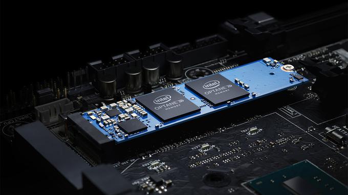 Pomnilniški modul Intel Optane Memory. Intel za novi pomnilnik pravi, da bo povzročil podobno revolucijo osebnega računalništva kot pred slabimi desetimi leti prvi diski SSD. | Foto: Intel