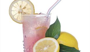 Povabite prijateljice na rožnato limonado