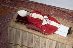 Od zaslužnega papeža Benedikta XVI. se je poslovila tudi Pirc Musarjeva #foto #video