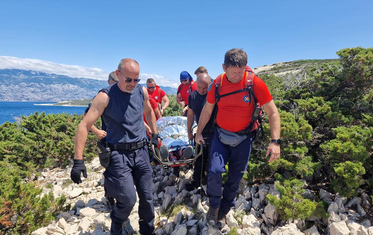 Pag, turisti, reševanje | Eden od Nemcev, ki ni bil huje poškodovan, je odšel do bližnje vasi in kmalu je stekla reševalna akcija.  | Foto HGSS - Hrvatska Gorska Služba Spašavanja/Facebook