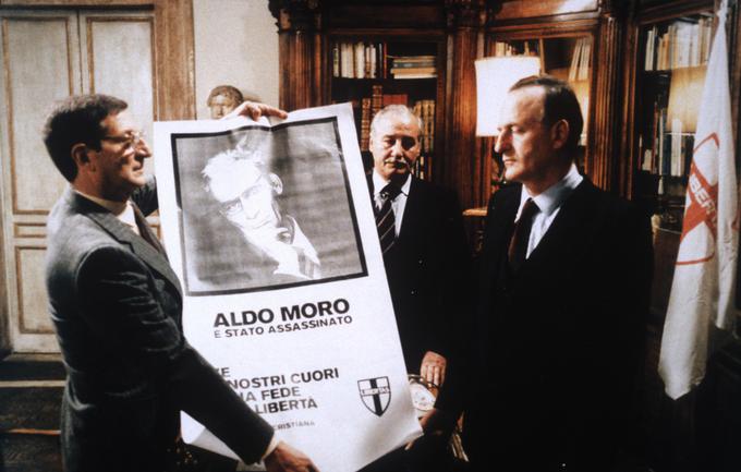 Aldu Moru so ugrabitelji 9. maja 1978 povedali, da ga bodo z avtomobilom prepeljali na drugo lokacijo, in mu ukazali, naj se pred vožnjo pokrije s pregrinjalom. Nato so ga desetkrat ustrelili.  | Foto: Guliverimage