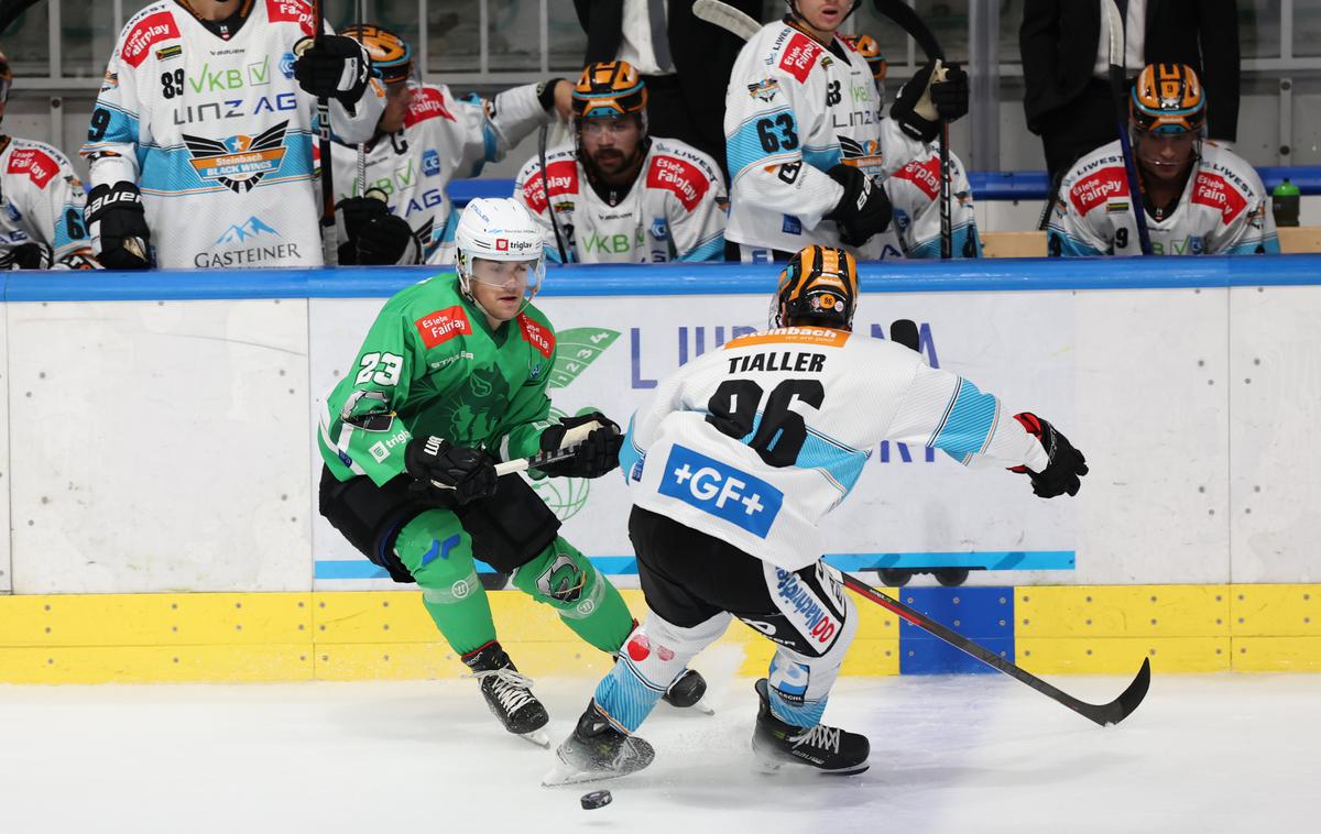 SZ Olimpija hokej Linz | Hokejisti Olimpije so sezono v ligi ICE odprli doma proti Linzu in ob porazu zabeležili prvo točko sezone. | Foto www.alesfevzer.com