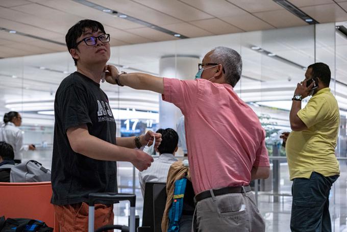 Pregled prihajajočih potnikov na singapurskem letališču Changi | Foto: Getty Images