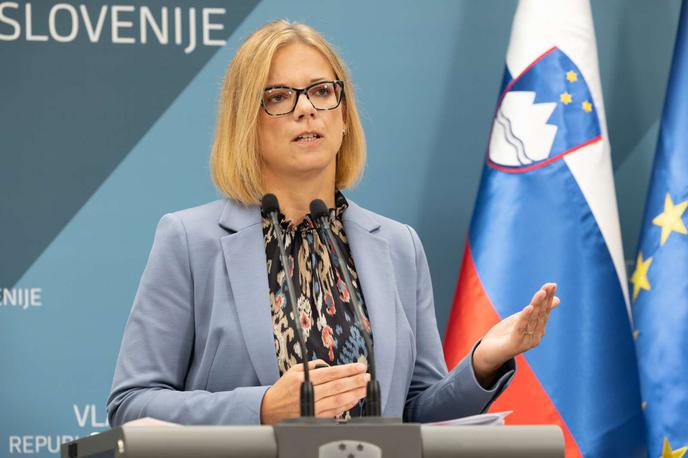 Sanja Ajanović Hovnik | Ajanović Hovnikova je kot državljanka zgrožena nad ugotovitvami poročila, kot ministrica pa je dolžna poskrbeti, da se take zlorabe nikoli več ne ponovijo.  | Foto STA