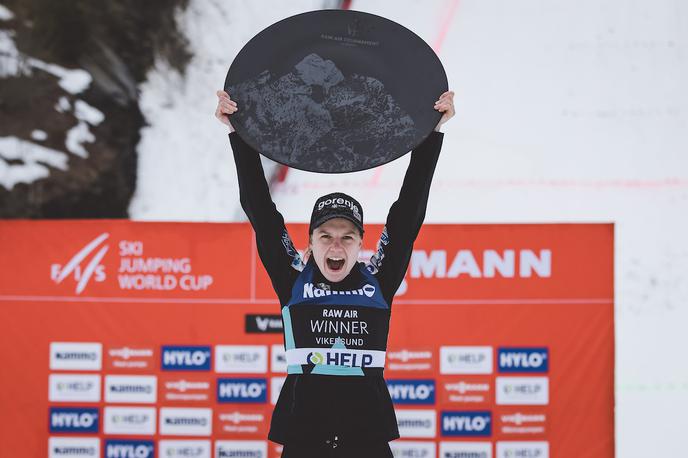 Ema Klinec Vikersund | Nova svetovna rekorderka Ema Klinec je zmagovalka premierne ženske tekme na letalnici in norveške turneje Raw Air.  | Foto Sportida