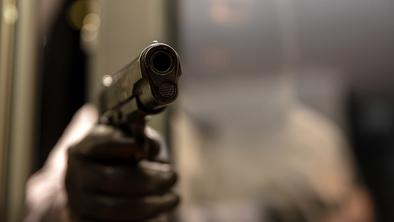 Rop s pištolo v okolici Maribora, storilca še iščejo