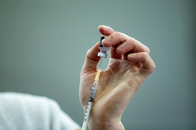 Slovenija ima do konca leta zagotovljenih 3,2 milijona odmerkov cepiv, ki ju je do zdaj odobrila Evropska agencija za zdravila. | Foto: Ana Kovač