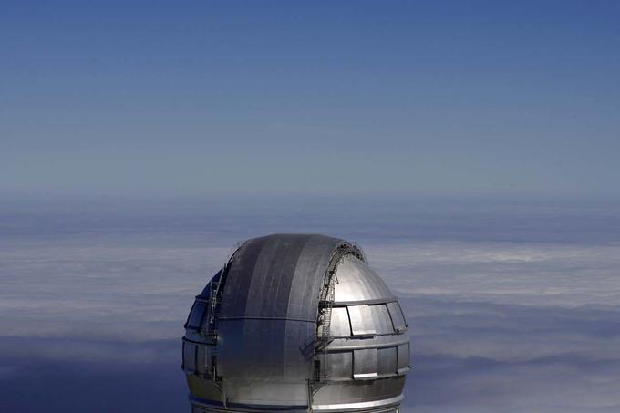 Največjo zrcalno lečo na Zemlji ima optični teleskop Gran Telescopio Canarias (GTC) na Kanarskih otokih, njen premer znaša 10,4 metra.  | Foto: Reuters