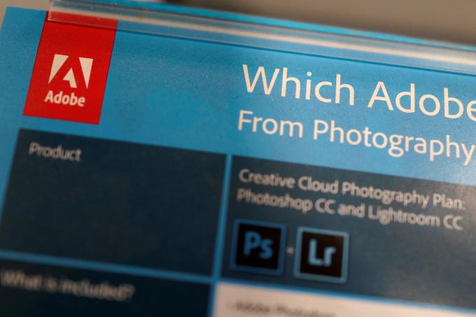 Pri Intelu so zatrdili, da je nov grafični čip v znanem programu za obdelavo fotografij - skoraj zagotovo so imeli v mislih Adobov Photoshop (na fotografiji) - več kot dvakrat hitrejši od predhodnikov.  | Foto: Reuters