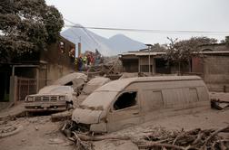 Vulkan v Gvatemali znova bruhal, pogrešajo več sto ljudi #foto