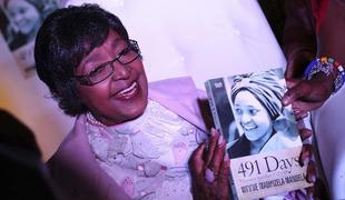 Nekdanja žena Nelsona Mandele izdala knjigo o apartheidu