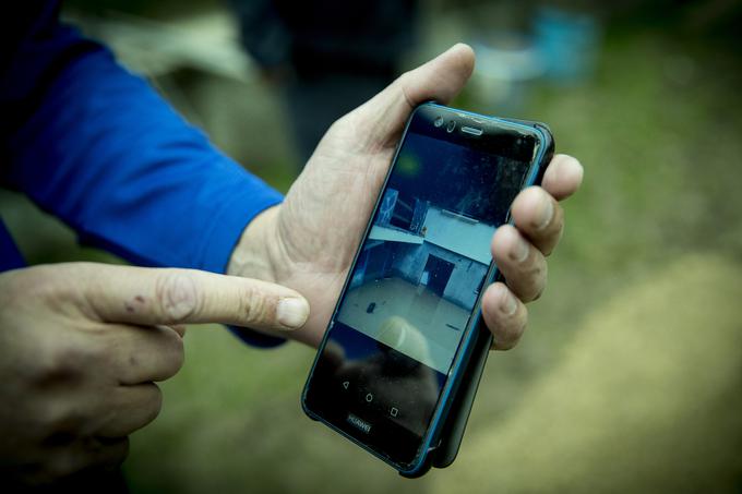 Takole je bilo okrog hiše videti pred tednom dni. | Foto: Ana Kovač