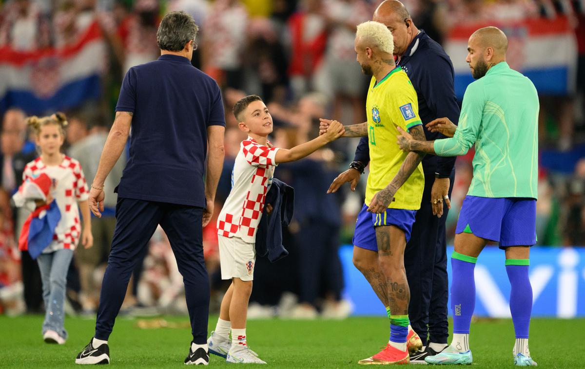 Neymar Leo Perišić | Leo Perišić se je po zmagi Hrvaške nad Brazilijo objel z Neymarjem. | Foto Guliver Image