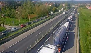 Kolaps na primorski avtocesti: tovornjaki zasedli Koper in okolico #video
