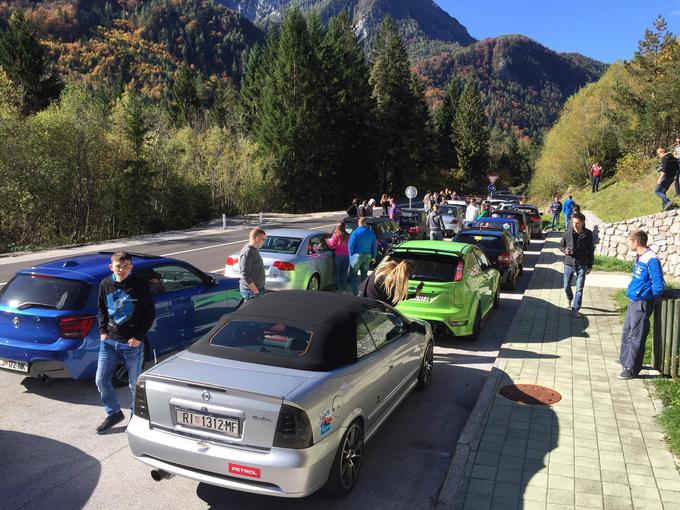 Slovenski navdušenci nad "roadtripi" so uživali v sončni soboti. | Foto: Petrol Manicacs