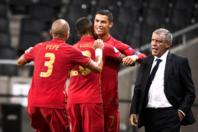 Ronaldo je v dresu portugalske reprezentance dosegel že več kot 100 zadetkov. | Foto: Reuters
