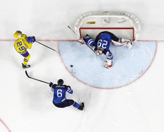 Švedi so Fince v številu strelov premagali z 41:23. | Foto: Reuters