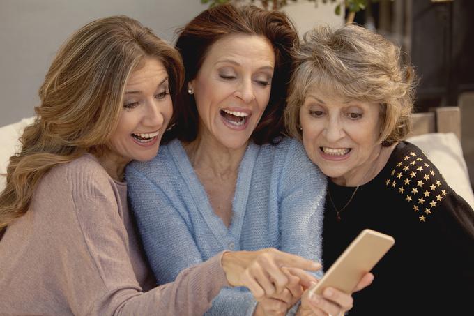 mobilni telefon starejši ženske | Foto: Thinkstock