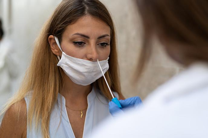 Koronavirus testiranje | Testi bodo od 23. avgusta ostali brezplačni le za bolnike v bolnišnicah, za tiste, ki se iz zdravstvenih razlogov ne smejo cepiti, ter za prebivalce domov za starejše, kaznjence in azilante. | Foto Getty Images