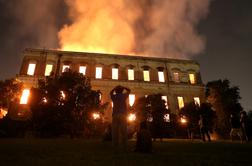 Narodni muzej v Braziliji v plamenih #video #foto