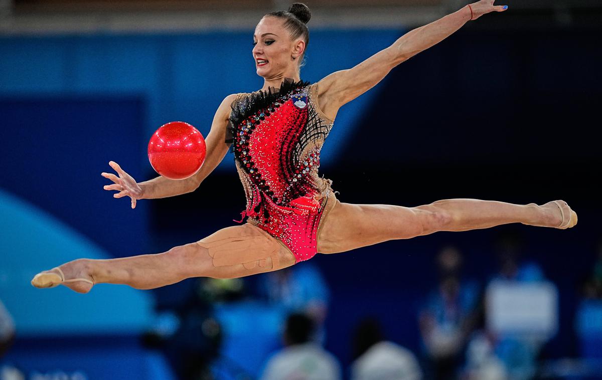 Jekaterina Vedenejeva | Jekaterina Vedenejeva je z odliko začela nastope na 40. svetovnem prvenstvu v ritmični gimnastiki. | Foto Guliverimage