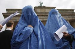 Nemci nameravajo prepovedati burke v šolah in drugih javnih ustanovah