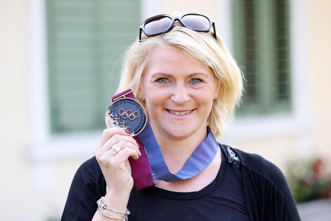 Nekdanja alpska smučarka Alenka Dovžan je pred skoraj natanko tremi desetletji osvojila prvo olimpijsko medaljo za samostojno Slovenijo. | Foto: www.alesfevzer.com