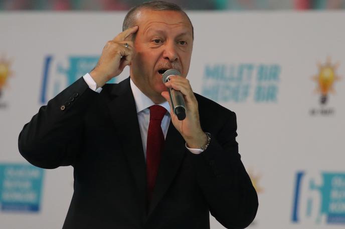 Erdogan | Turški vrhovni volilni svet je razveljavil rezultate županskih volitev v Istanbulu, na katerih je Erdoganova stranka AKP izgubila županski položaj. | Foto Reuters