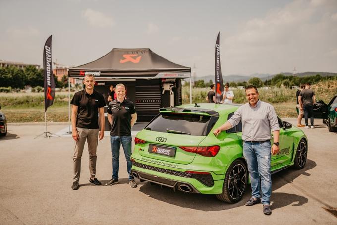 Na sliki od leve proti desni, Aftermarket Area Sales Manager David Brecelj, vodja razvoja pri podjetju Akrapovič Matej Bulc in Boštjan Lovšin, strokovnjak za Audi Sport modele. | Foto: 