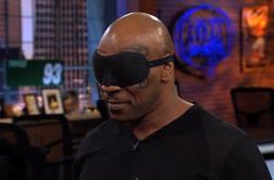 Video: Mike Tyson obvlada pikado tudi z zavezanimi očmi
