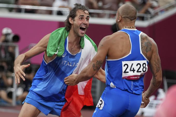 Dvojno italijansko olimpijsko veselje. Najprej se je olimpijske zmage razveselil skakalec v višino Gianmarco Tamberi, nekaj minut pozneje je na tekaški Olimp stopil še Lamont Marcell Jacobs. | Foto: Guliverimage/Vladimir Fedorenko
