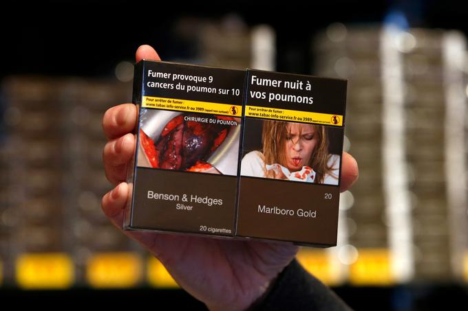 Enotna embalaža: opozorilo o škodljivosti kajenja, fotografija, ki prikazuje posledice kajenja, znamka ter vrsta in količina cigaret. | Foto: Reuters