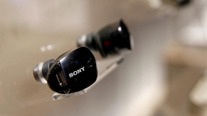 Brezžični "čepki" za poslušanje glasbe proizvajalca Sony. | Foto: Reuters