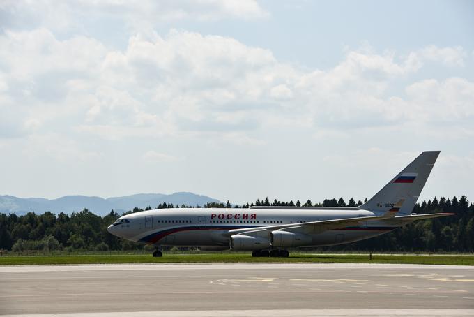 Ruski predsednik Vladimir Putin je zvečer s svojim letalom zapustil Slovenijo in odletel domov proti Moskvi.  | Foto: 