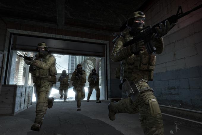 Igro Counter Strike: Global Offensive je od leta 2012 po nekaterih ocenah kupilo od 25 pa vse do 50 milijonov ljudi. Gre tudi za eno od najbolj priljubljenih računalniških iger v svetu e-športa, profesionalnega tekmovanja v videoigrah.  | Foto: Steam