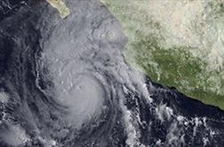 Orkan Jimena se še krepi na območju Tihega oceana