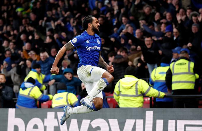Veselje Thea Walcotta po golu, ki je Evertonu prinesel zmago na dramatičnem obračunu z Watfordom. | Foto: Reuters
