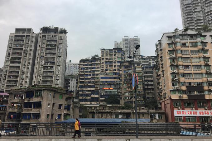 V mestu Chongqing za nadzor 15,35 milijona prebivalcev skrbi kar 2,58 milijona kamer. | Foto: Reuters