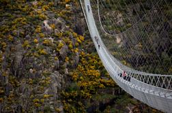 Odprli najdaljši viseči most za pešce #video