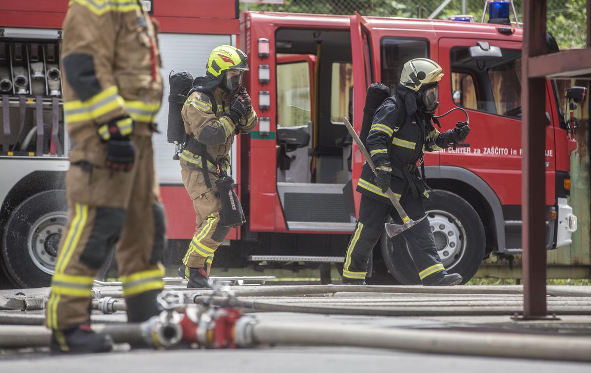 gasilec gasilci | Po ugotovitvah policije je šlo za samovžig odpadkov. | Foto Matej Leskovšek
