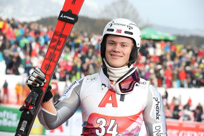 Vsega 19-letni Lucas Braathen je po prvem teku vodil na prestižnem slalomu v Kitzbühelu. Do vodstva je prišel s štartno številko 34. | Foto: Getty Images