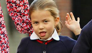 Princesa Charlotte gre v šolo: njena šolnina znaša 20 tisoč evrov na leto #video