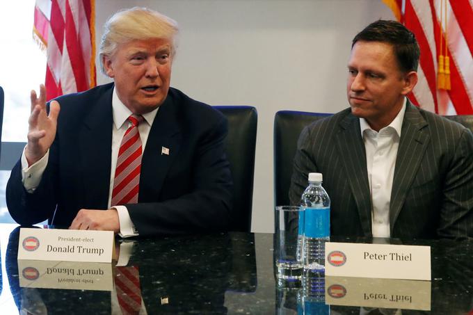 Donald Trump in Peter Thiel na sestanku v Trumpovi stolpnici v New Yorku, na katerega so bili povabljeni vsi voditelji največjih tehnoloških podjetij v ZDA (klik za članek). | Foto: Reuters