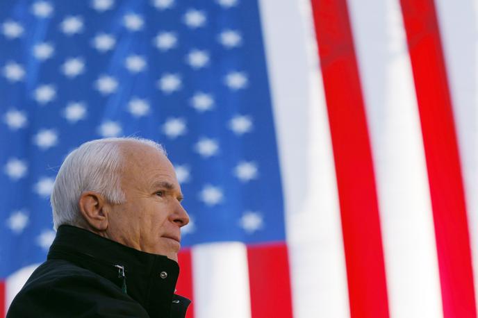 John McCain | Poleg Baracka Obame in Georgea Busha mlajšega se bodo zasebne žalne maše za Johna McCaina udeležili številni ugledni politiki iz ZDA in tujine.  | Foto Reuters