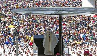 Papež za svetnika razglasil pastirčka iz Fatime