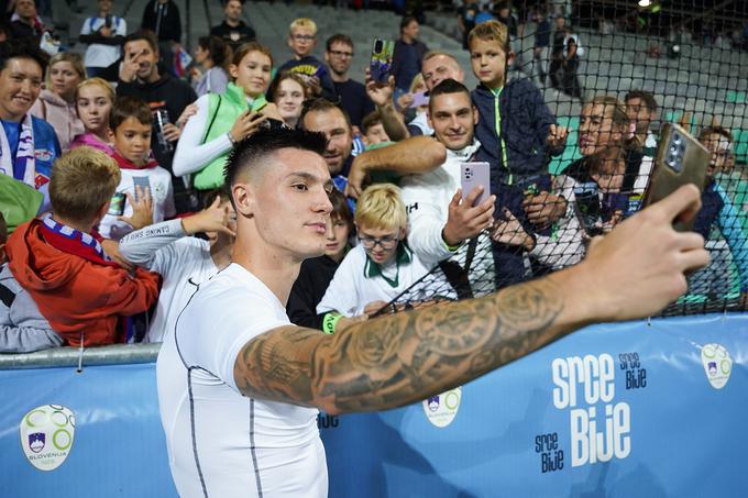 Komaj 20-letni dragulj slovenskega nogometa Benjamin Šeško uživa ogromno priljubljenost med navijači. | Foto: Filip Barbalić/www.alesfevzer.com