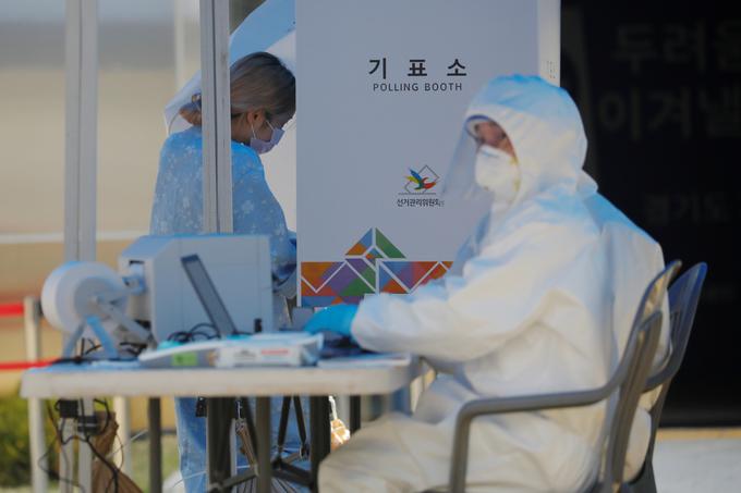 Iz Južne Koreje poročajo o 91 primerih, ko so bili pri že ozdravelih bolnikih s koronavirusno boleznijo 19 testi za okužbo z virusom ponovno pozitivni.  | Foto: Reuters
