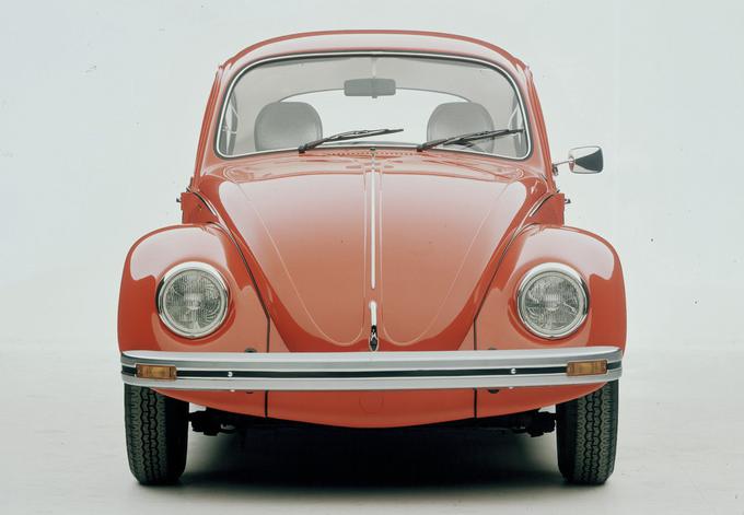 Predstavili so ga leta 1938, do tega tedna pa so jih izdelali 2,1 milijona. Hroščeve dinastije pri Volkswagnu je zdaj konec. | Foto: Volkswagen