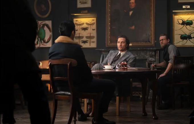 Henry Golding, Matthew McConaughey in Charlie Hunnam v filmu Gospodje (Gentlemen) | Foto: promocijsko gradivo